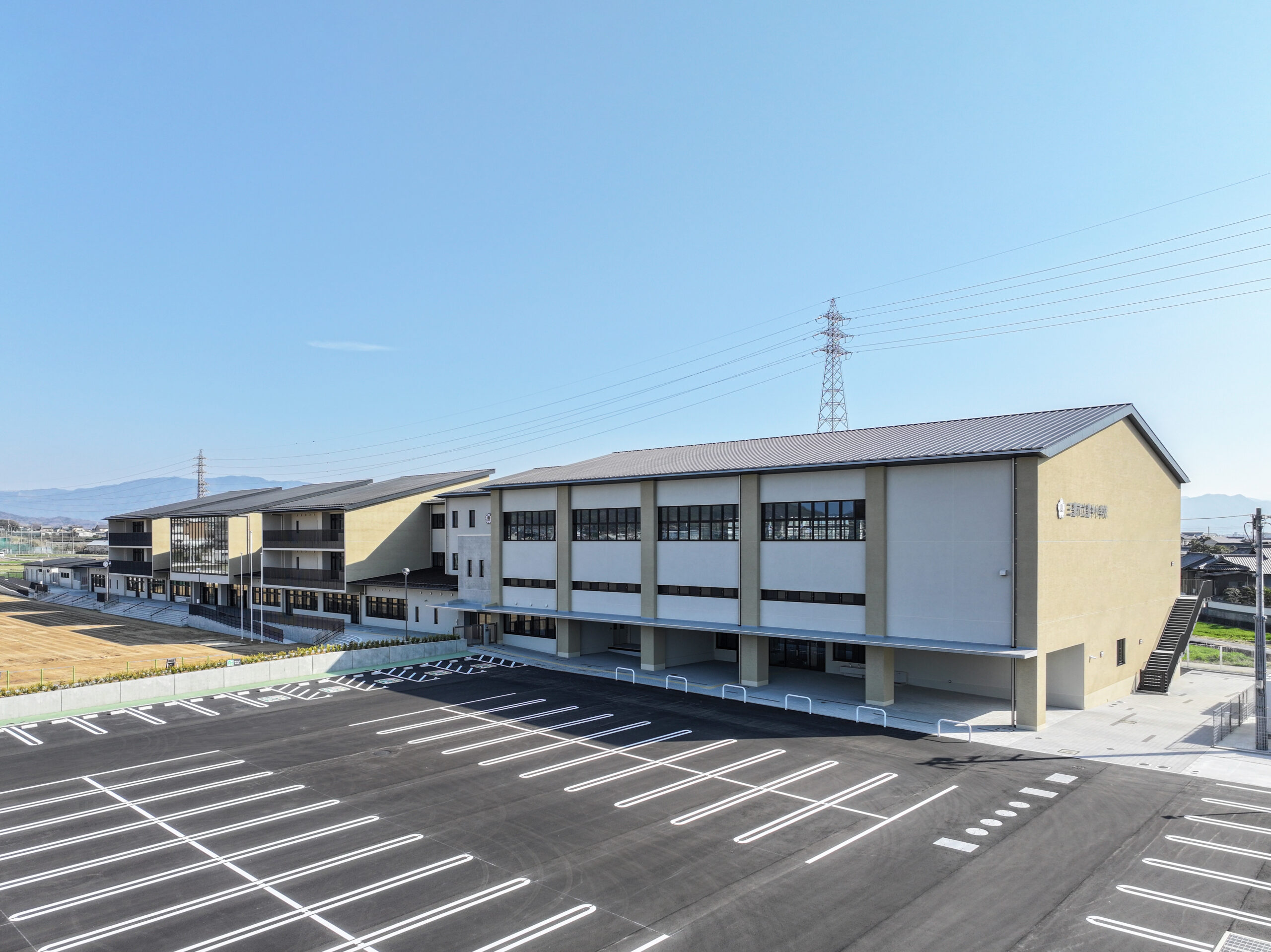 三豊市立豊中小学校新築工事(電気設備)